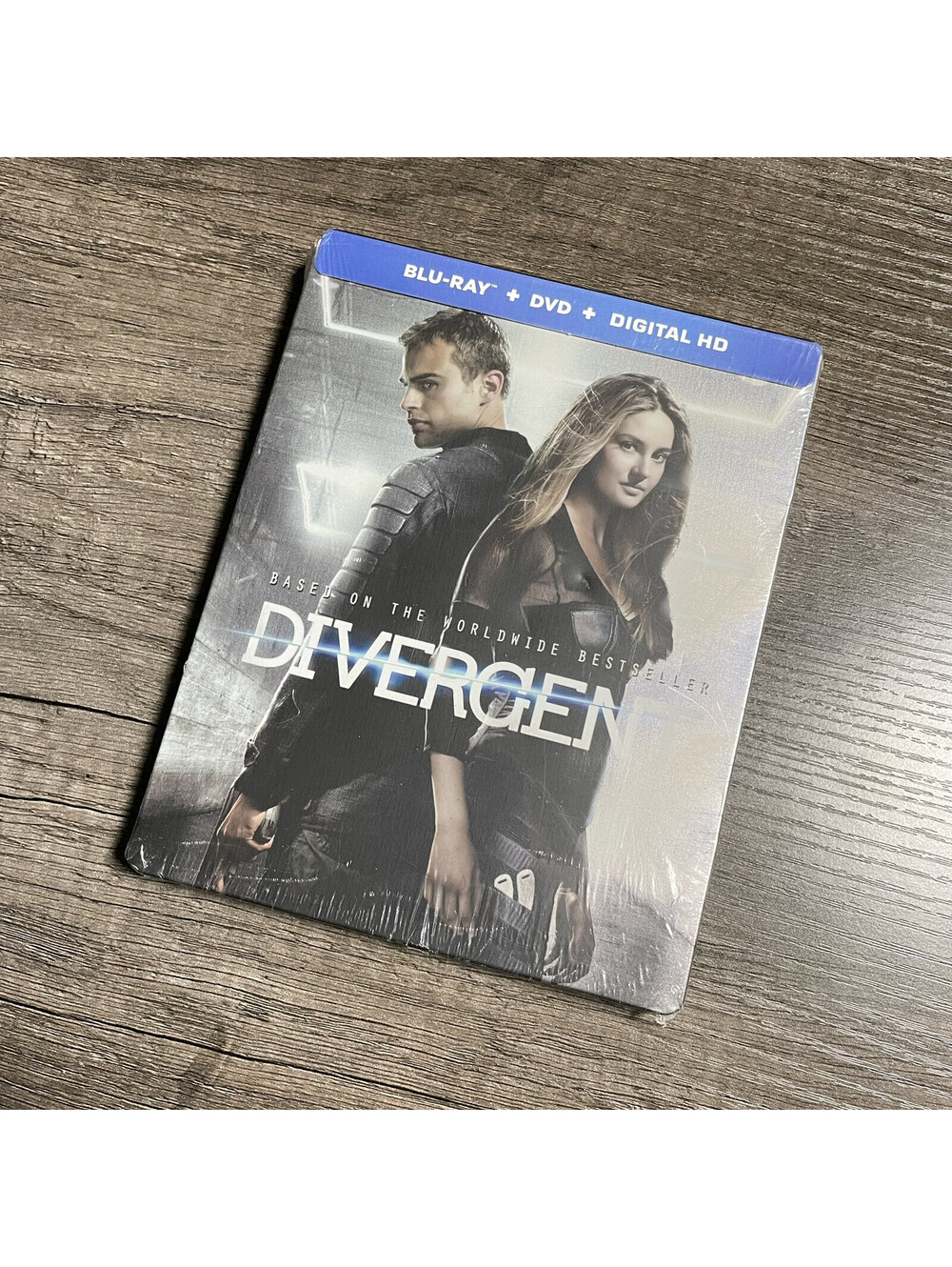 Divergent (Blu-ray / DVD, 2014) Shailene Woodley, Theo James BRAND NEW SEALED